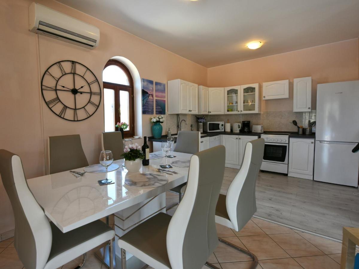 Cherry House Visnjan Bagian luar foto
